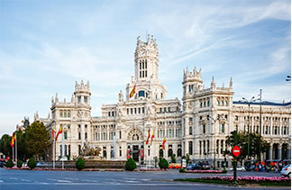 Plaza de Cibeles 15 min.